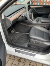 Gumové koberečky Tesla Model Y 2020-2025 - Novline 28 mm okraj