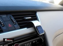 Hands free FM transmitter do mřížky