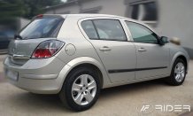 Ochranné boční lišty Opel Astra 2004-2012 (hatchback)