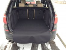 Textilní koberce do kufru auta s nášlapem BMW X5 F15 2013 - 2018 Carfit (0443-kufr)