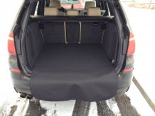 Textilní koberce do kufru auta s nášlapem Audi A4 combi 10.2001 -03.2008 Carfit (0210-kufr)
