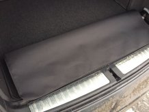 Textilní koberce do kufru auta s nášlapem Mercedes E-Class W212, boční sítě 2009 - 2016 Colorfit (2955-kufr)